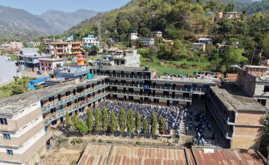 कालिका अङ्ग्रेजी आवासीय माविले बाढीपीडितलाई दियो २ लाख सहयोग